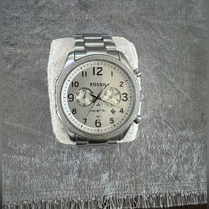 Men’s stainless fossil watch.
